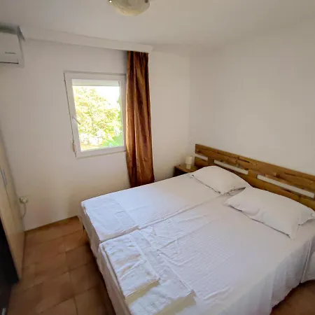 Hébergement de vacances Entire House With Private Garden And Garage *