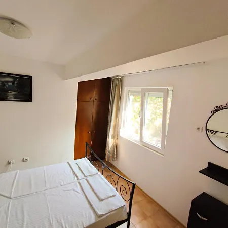 Entire House With Private Garden And Garage Slantchev Briag