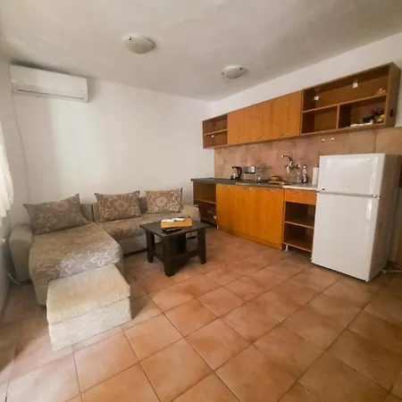Entire House With Private Garden And Garage Hébergement de vacances *