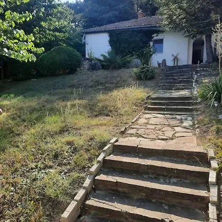 Casa de Férias Entire House With Private Garden And Garage