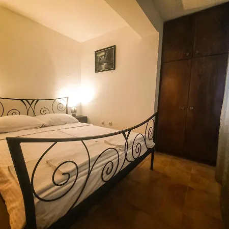 Entire House With Private Garden And Garage Case de vacanță *