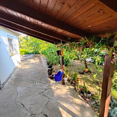 Entire House With Private Garden And Garage Дом отдыха Солнечный берег