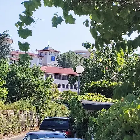 Дом отдыха Entire House With Private Garden And Garage
